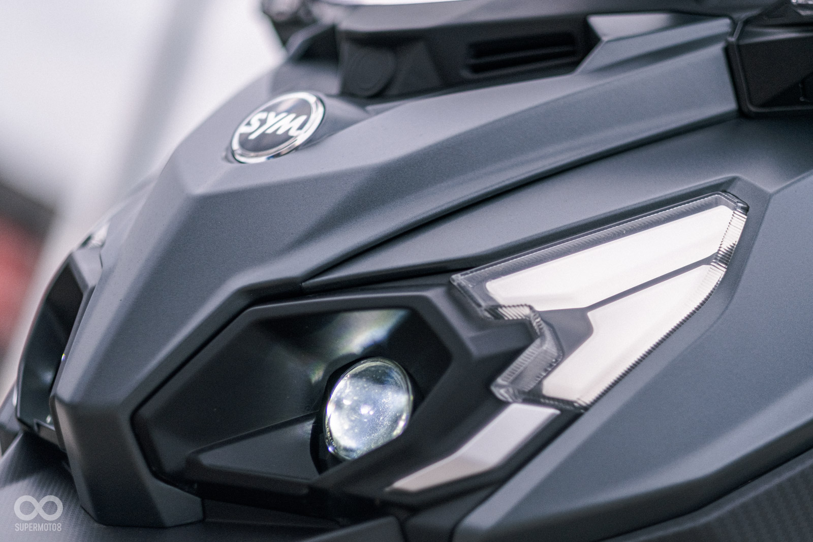 全新的LED魚眼頭燈