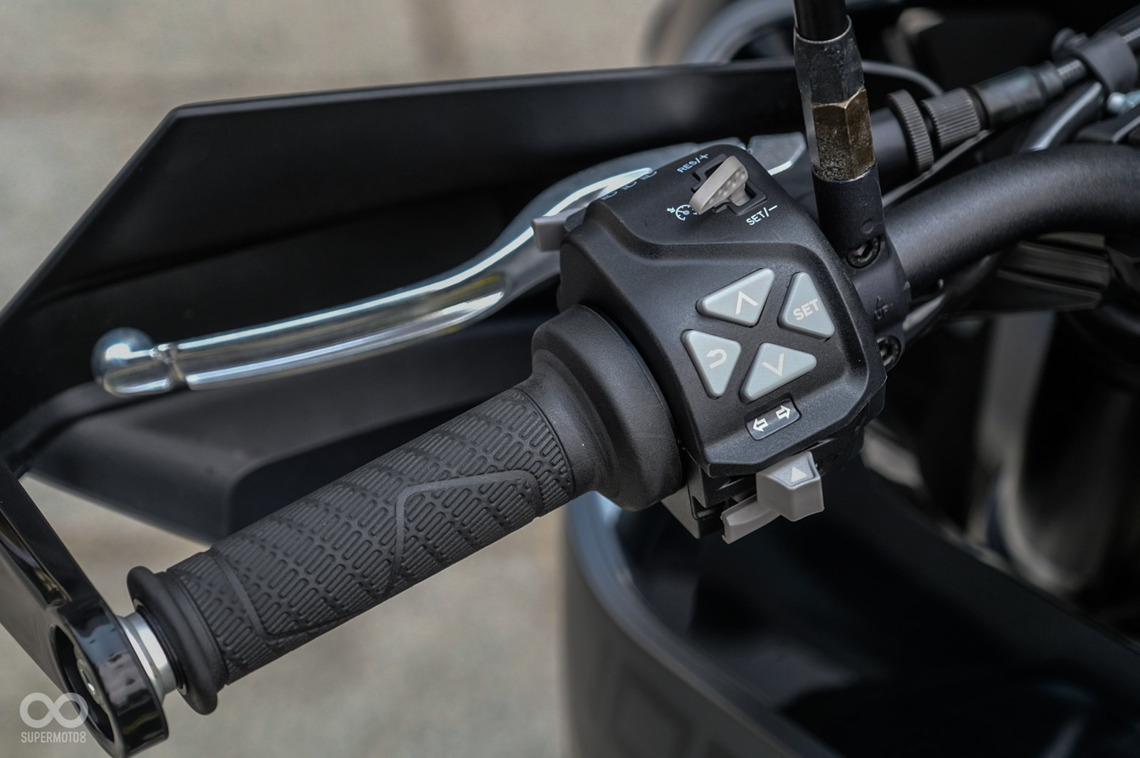 把手開關相當熟悉,是好用的KTM套件