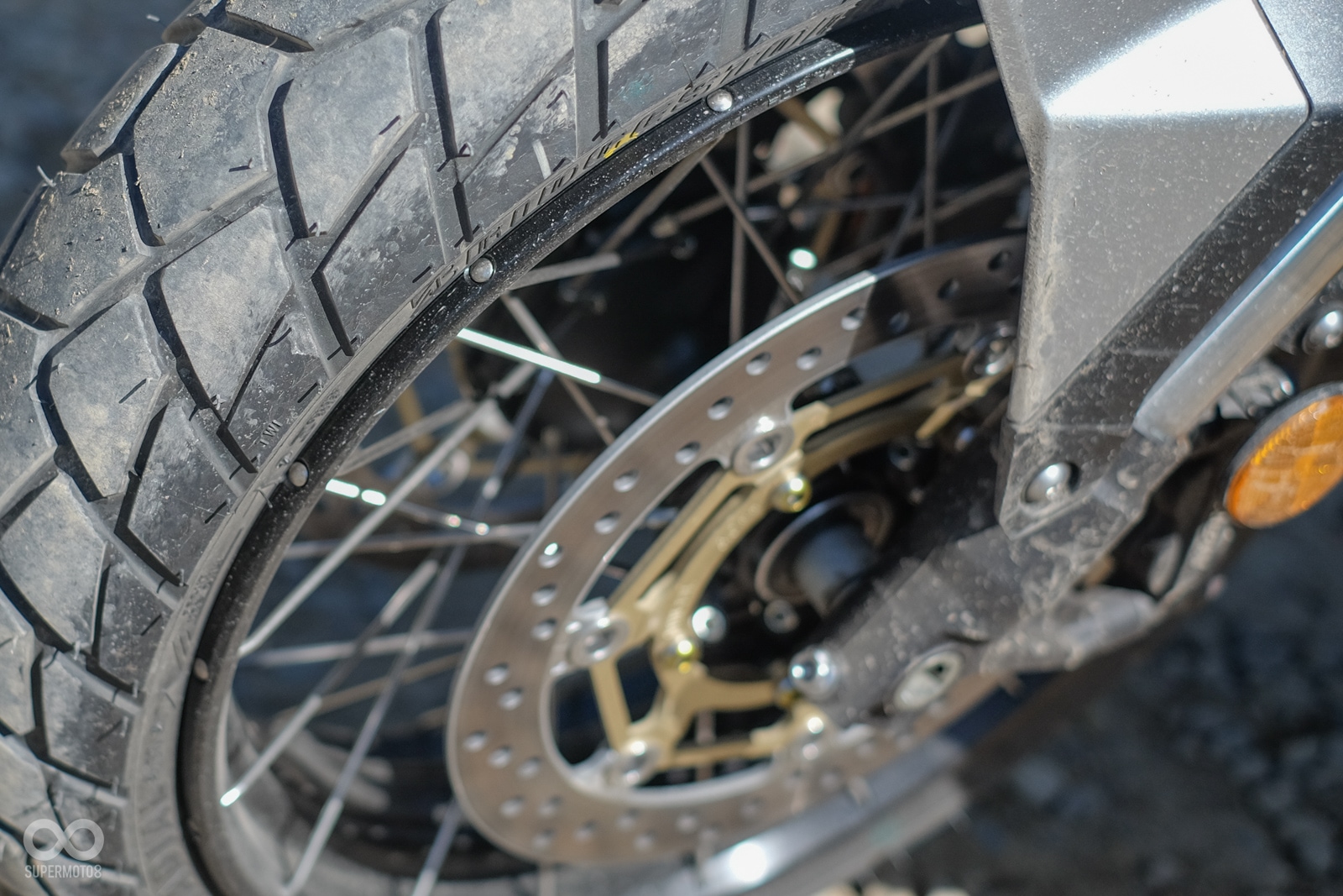 無內胎鋼絲框不幸爆胎時,處理方式較簡便