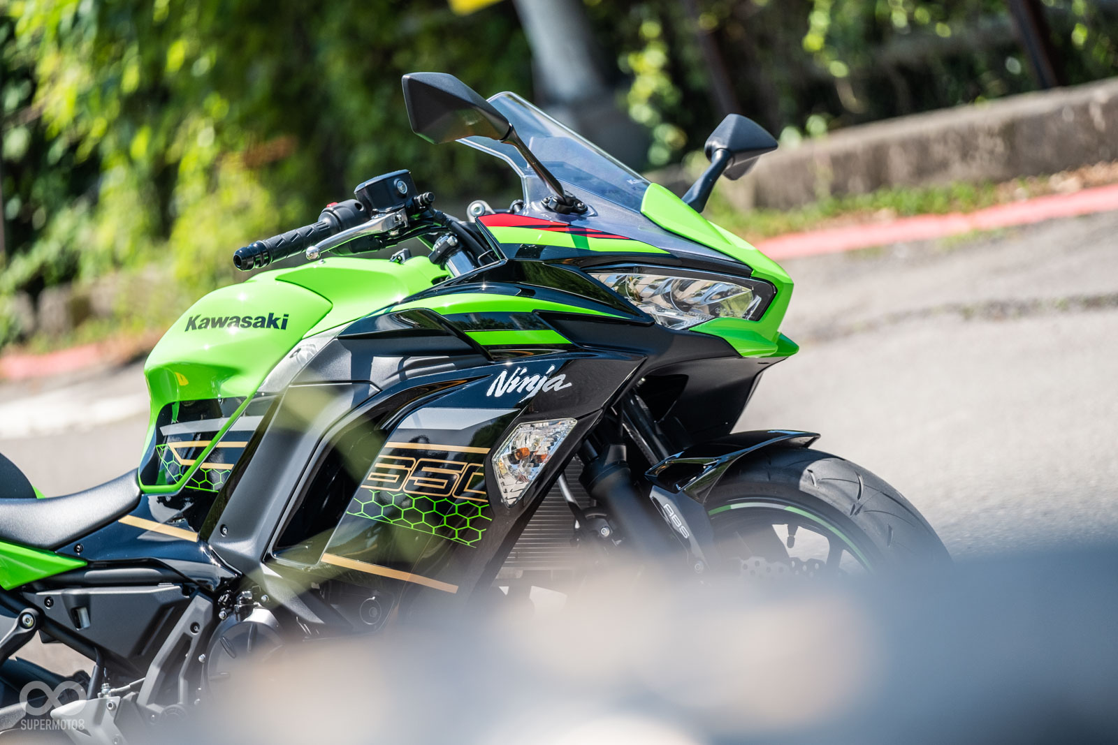 台灣引進車色總共四種,本次拍攝為KRT萊姆綠