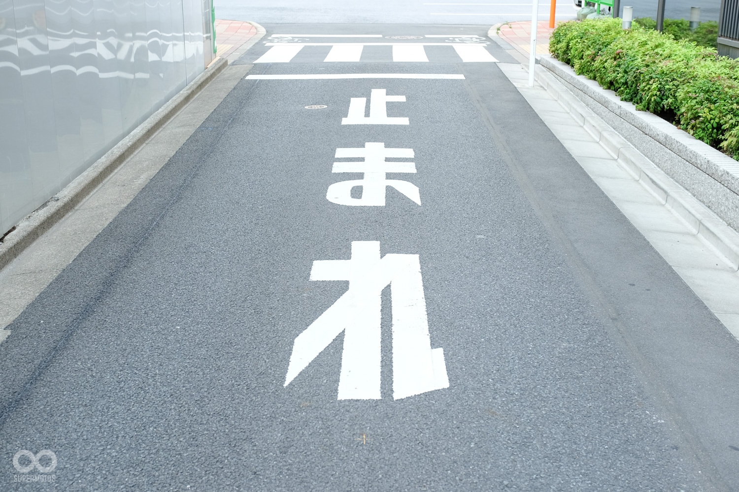 隨處可見的“止まれ”可千萬別大意,一定要確實的停車再開,機車騎士也務必要落腳才算數