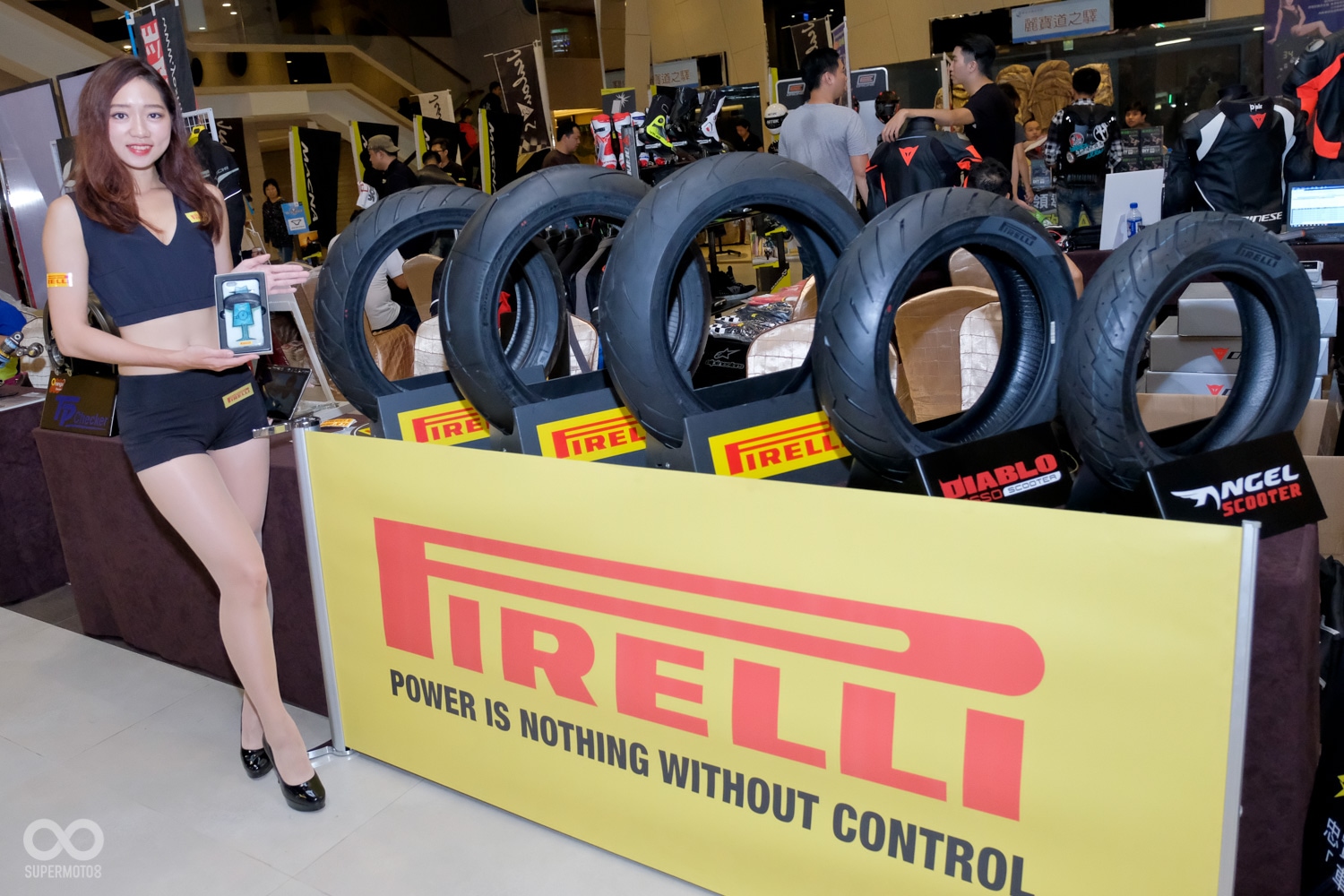 Pirelli輪胎廣受車友歡迎,現場也提供多樣產品讓車友比較