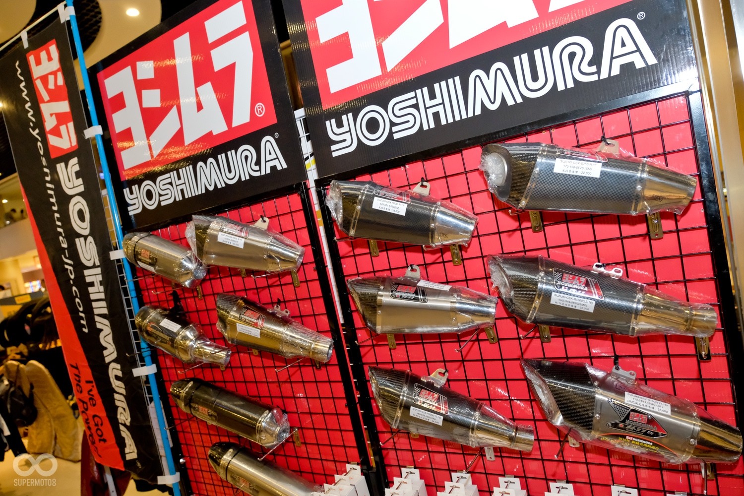 經典的吉村排氣管一字排開