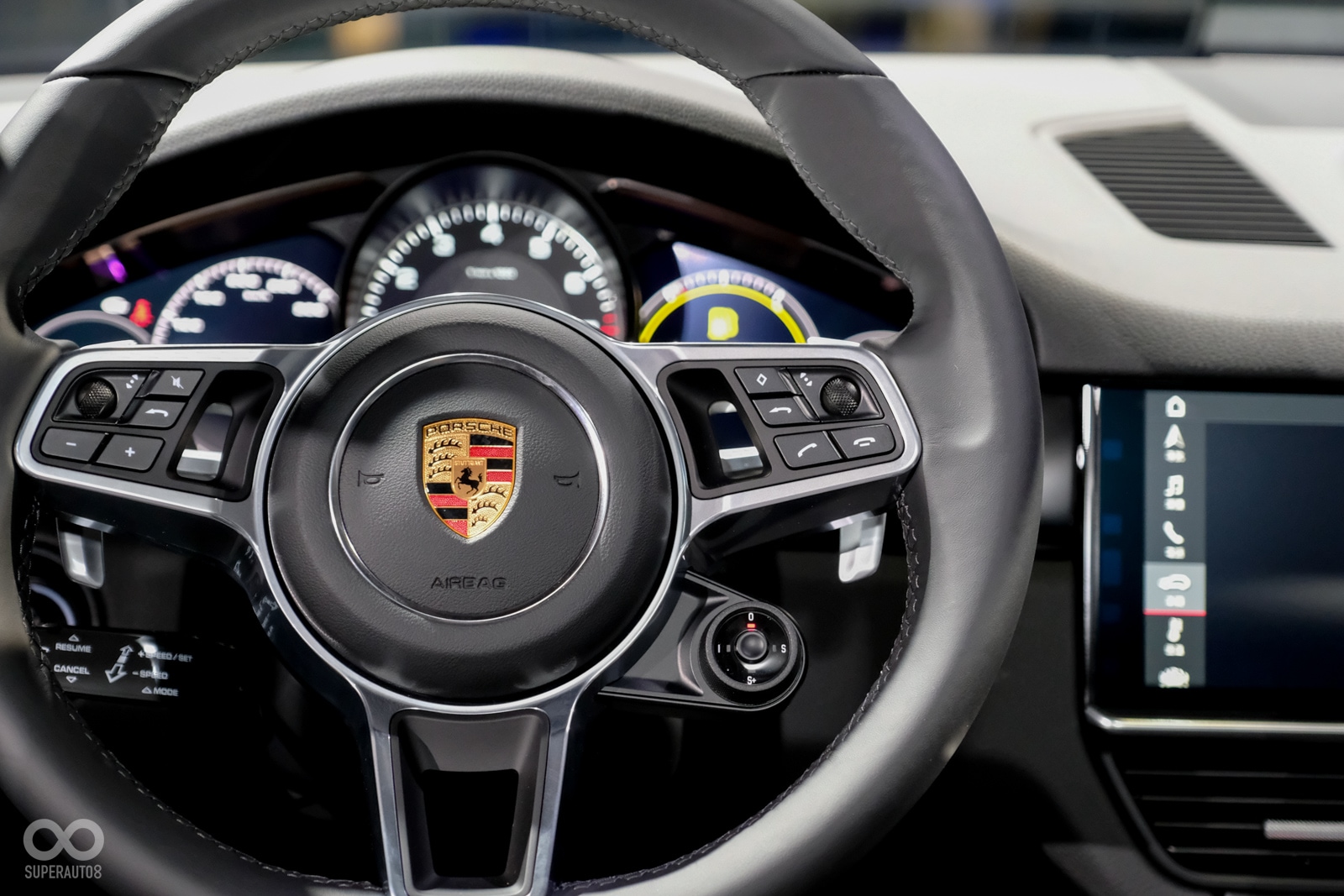 位於方向盤右下角的模式切換旋鈕,可以選擇Normal」、「Sport」和「Sport Plus」、「Individual」四種駕駛模式