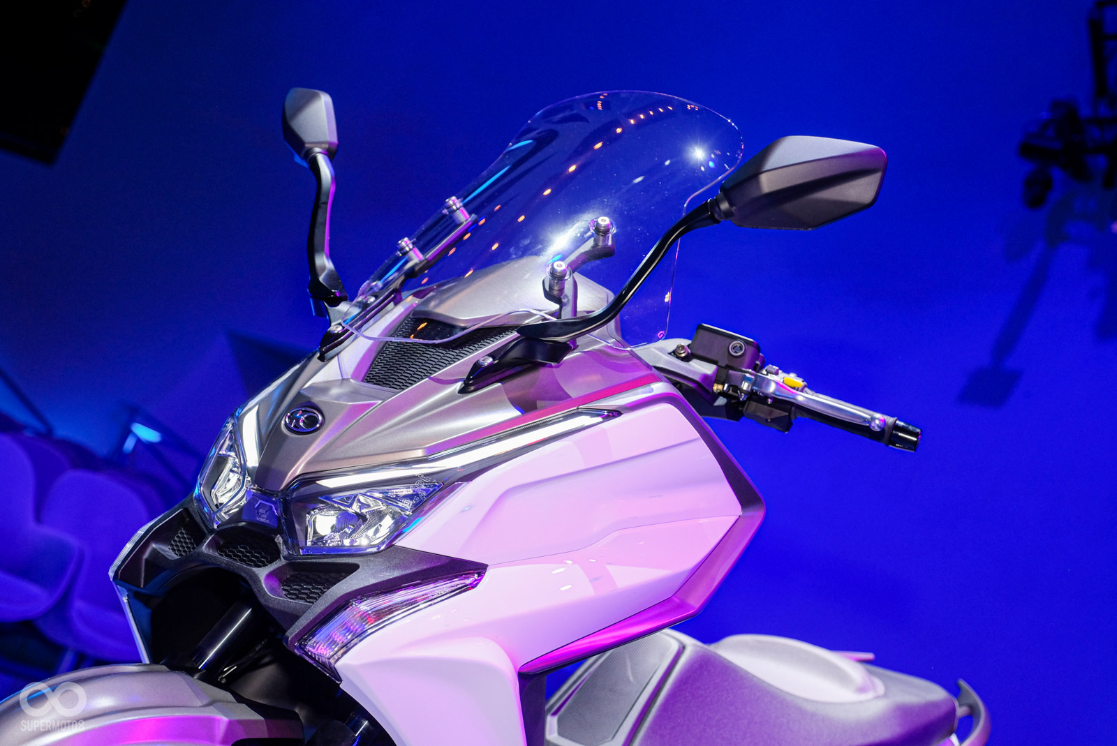 前風鏡加大、後照鏡前移,讓DTX CT更符合道路使用需求