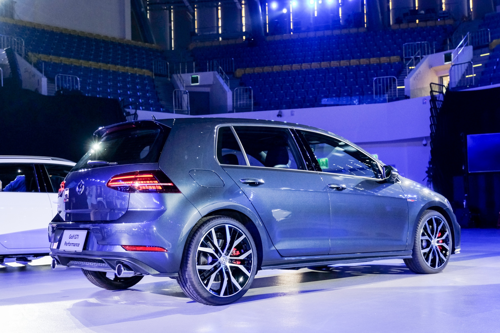 19吋Santiago鋁合金輪圈成為Golf GTI Performance顯眼的主要配備之一