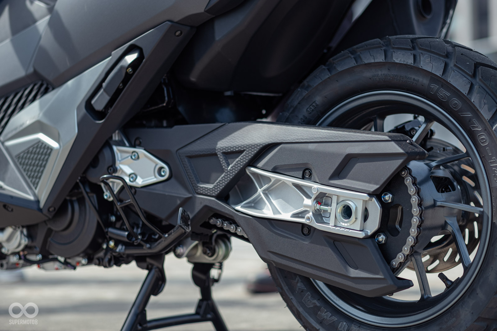 鏈條傳動、輕量化設計的獨立後搖臂