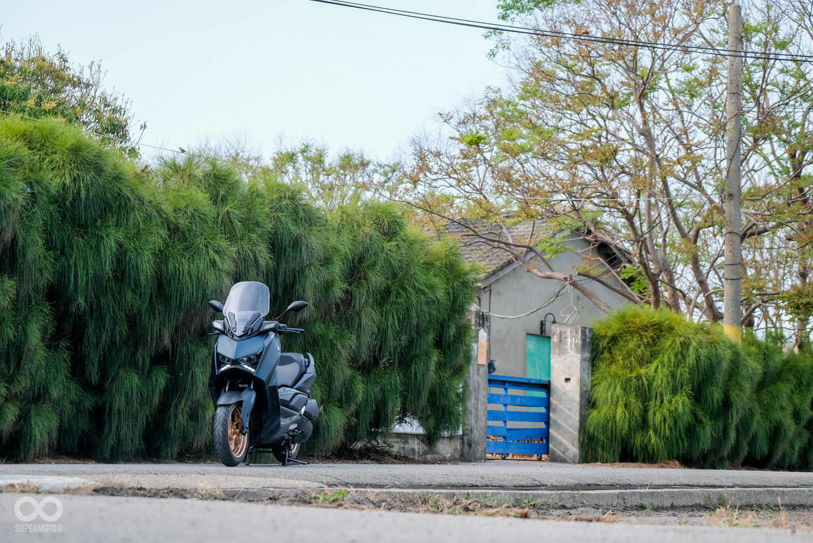 除了外觀進行美容外,車架、引擎等架構完全沿用現有車款設定