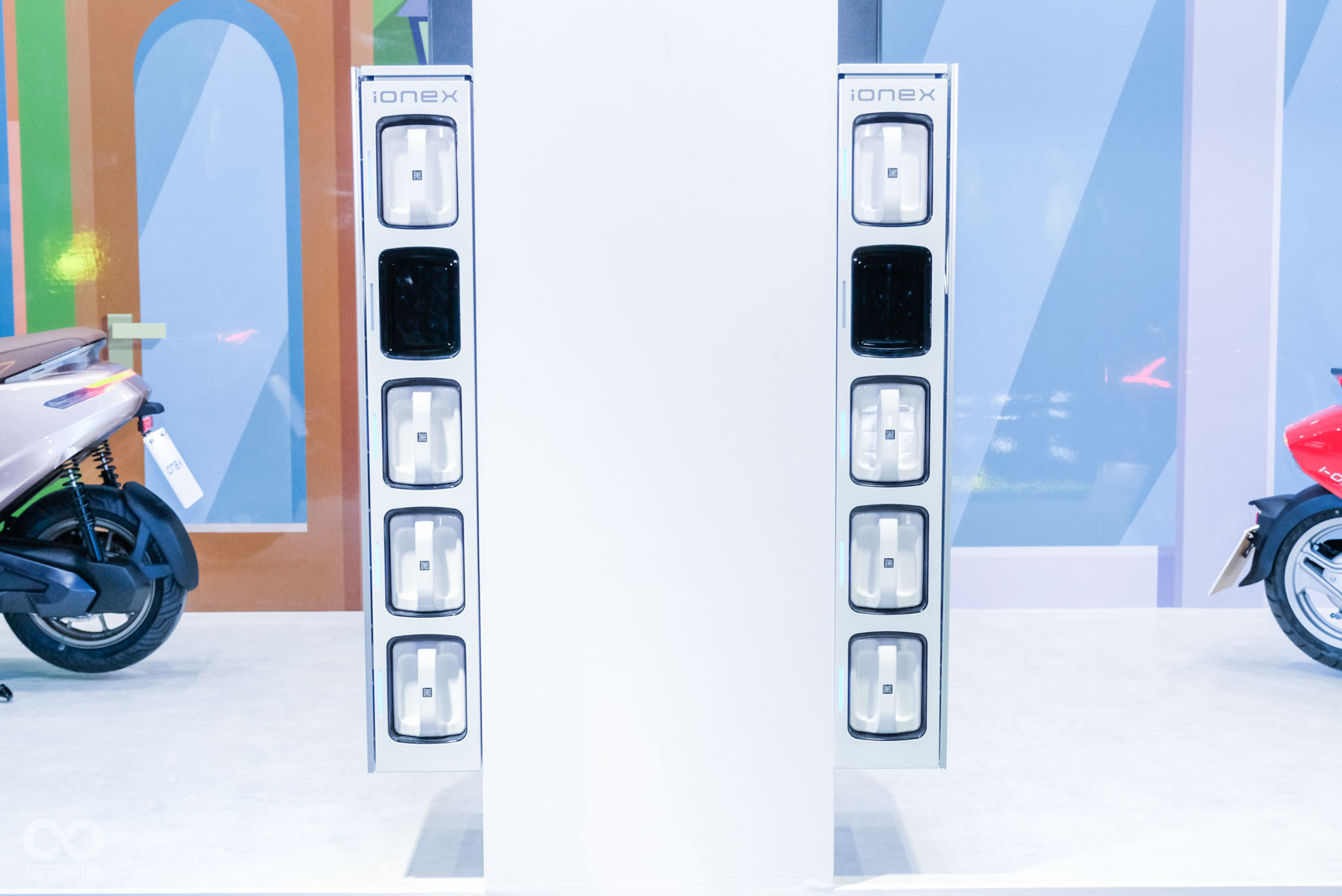 KYMCO新推出的小型便利換電站有不佔空間、免用大電源的優點