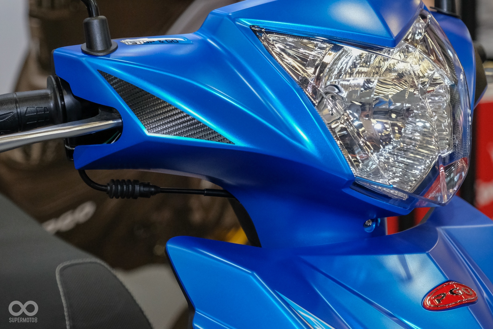 碳纖維彩繪點綴車身,提升車輛運動氣息