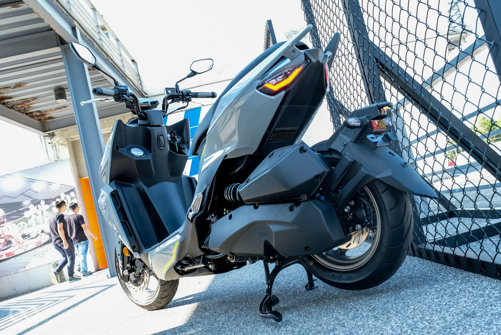 筆者已經深深的被SYM DRG的車尾所吸引