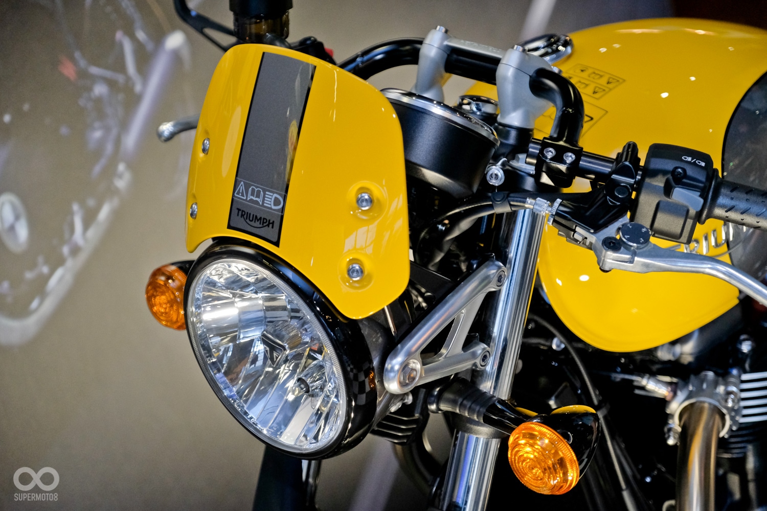 不論在手把造型與車頭風鏡,Street Cup都更具Cafe Racer風味
