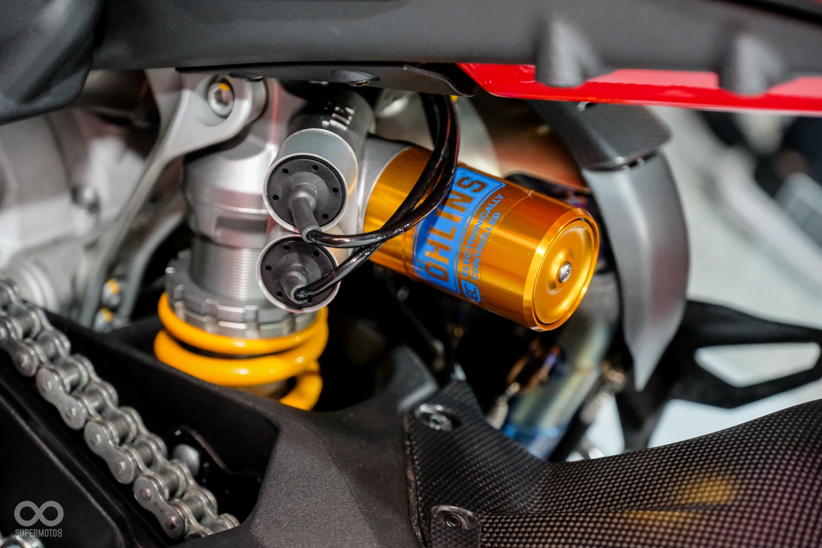 後避震採用Ohlins TTX36