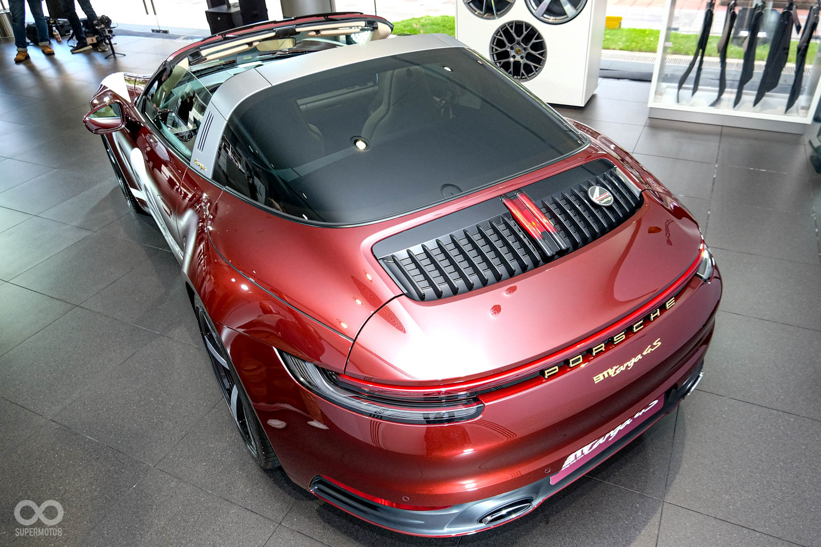 除了Porsche經典的車尾,Porsche Heritage徽飾可是優異品質的保證!