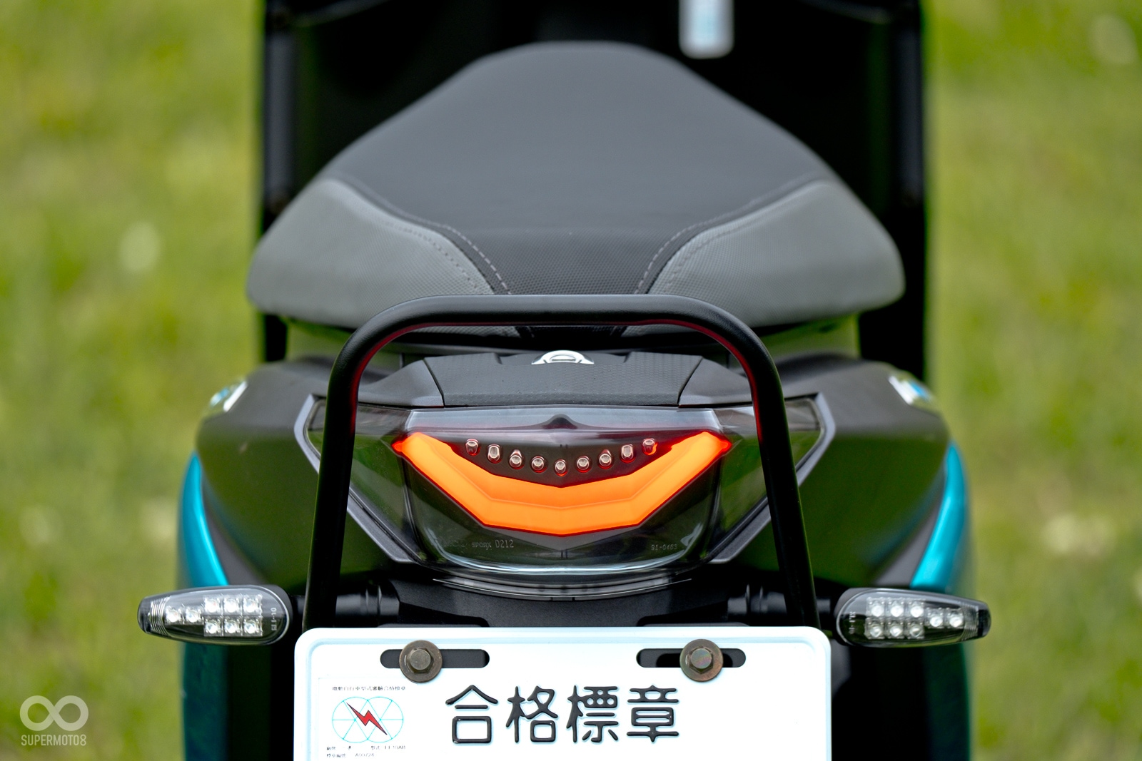 尾燈與方向燈同樣採用全LED光源,同時還可在尾燈上見到導光條設計