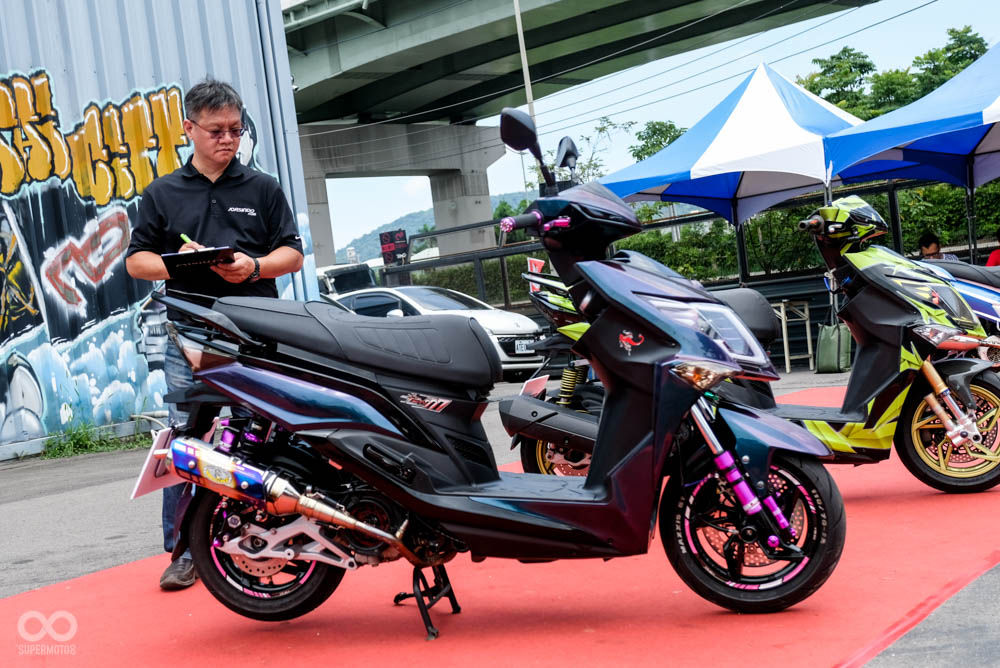 擁有多年玩車、騎車經驗的小老婆站長大魔王Singer