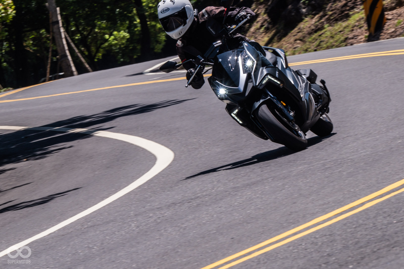 面對五指山坡度較大的上坡路段，DRGBT R-EDITION更強勁的動力表現感受非常明顯