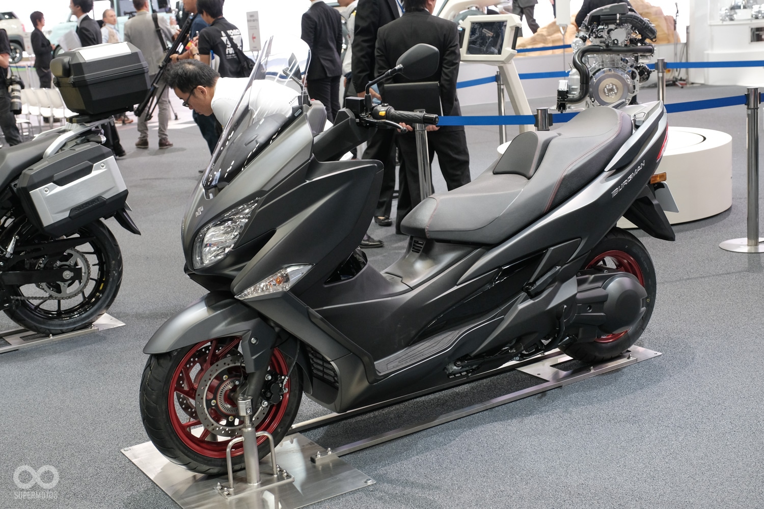 大家都非常熟悉的中量級旗艦休旅BURGMAN400漢堡人