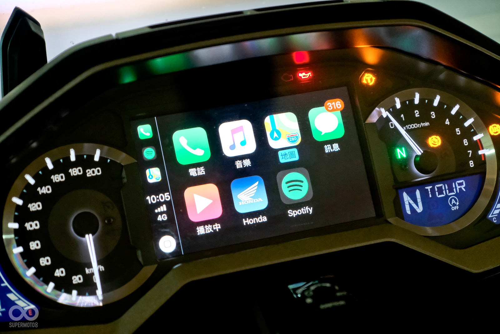 美規版本限定的Apple CarPlay，在台可透過經銷商協助開通，或許未來儀表的新功能也會採取類似的方式開通