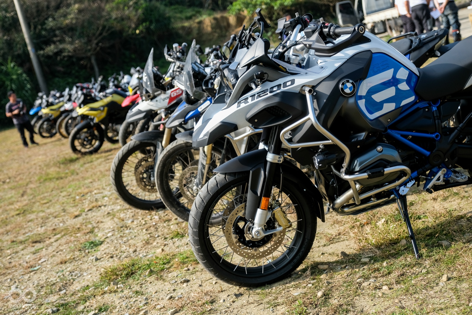 在現場也能看到BMW旗下多款的冒險、多功能車款,從黃牌的小鳥G310 GS到大鳥R 1200 GS都有下場參與活動