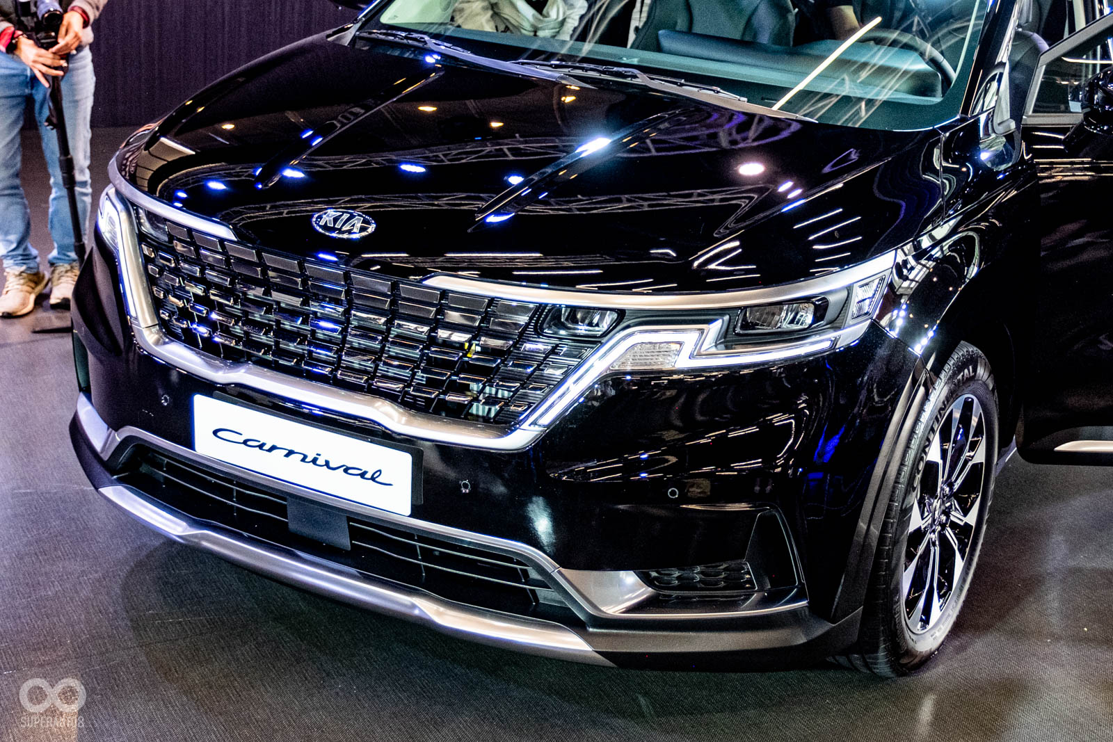 KIA近年招牌的虎鼻車頭,視覺上相當霸氣