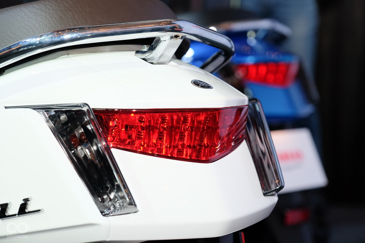 全LED尾燈，兩側方向燈亦為LED燈具