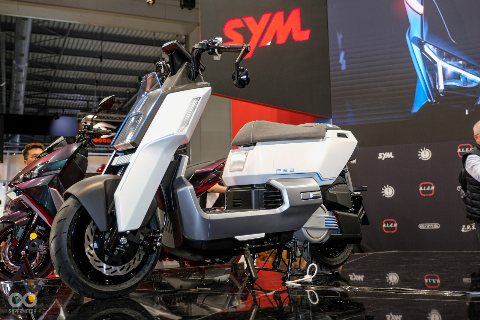 SYM PE3採用獨特的引擎發電增程設計