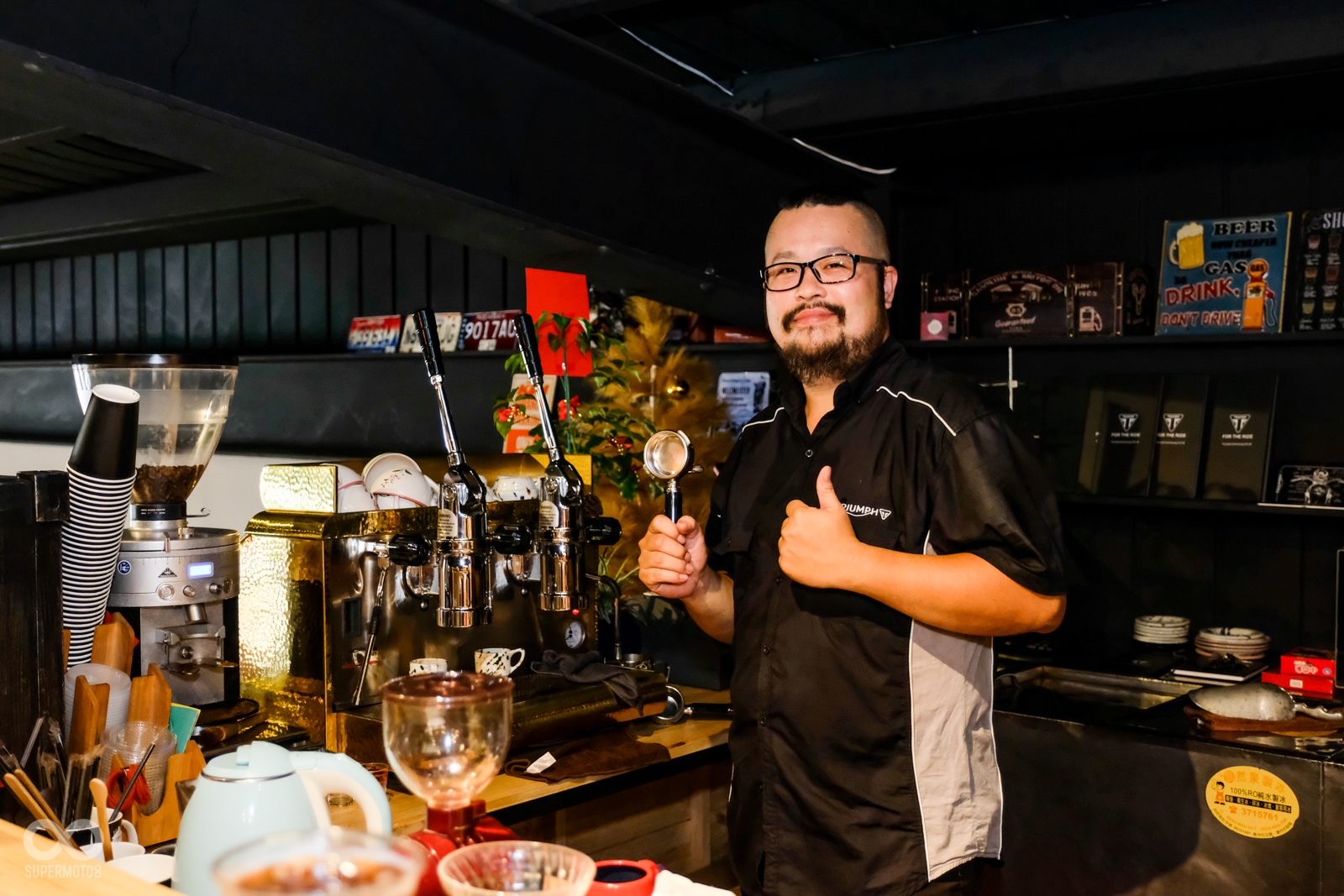 展間二樓設有小咖啡Bar,可提供車友休息時絕佳的空間與飲品