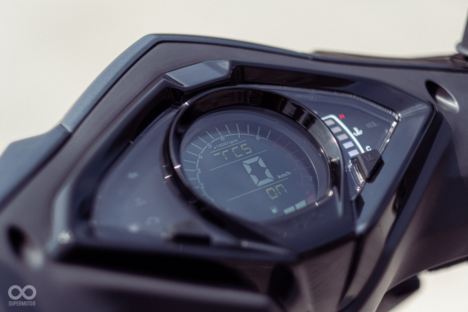 TCS可透過儀表按鍵切換開啟/關閉