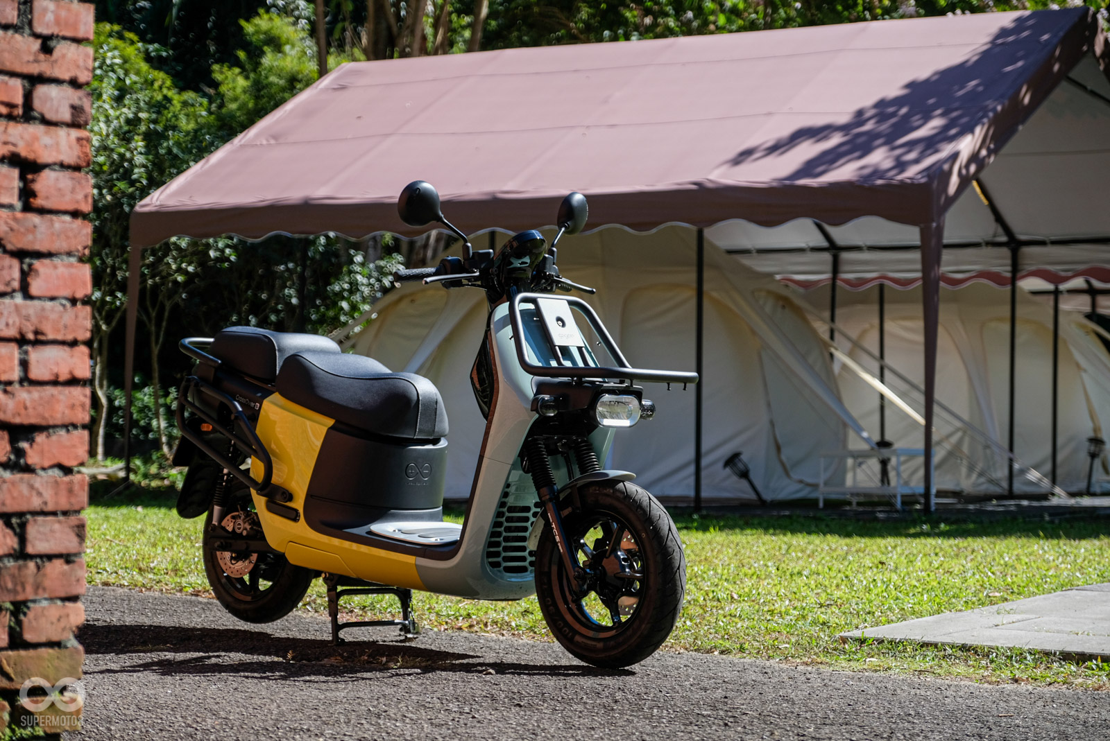 低矮的車頭創造出前方額外的置物空間