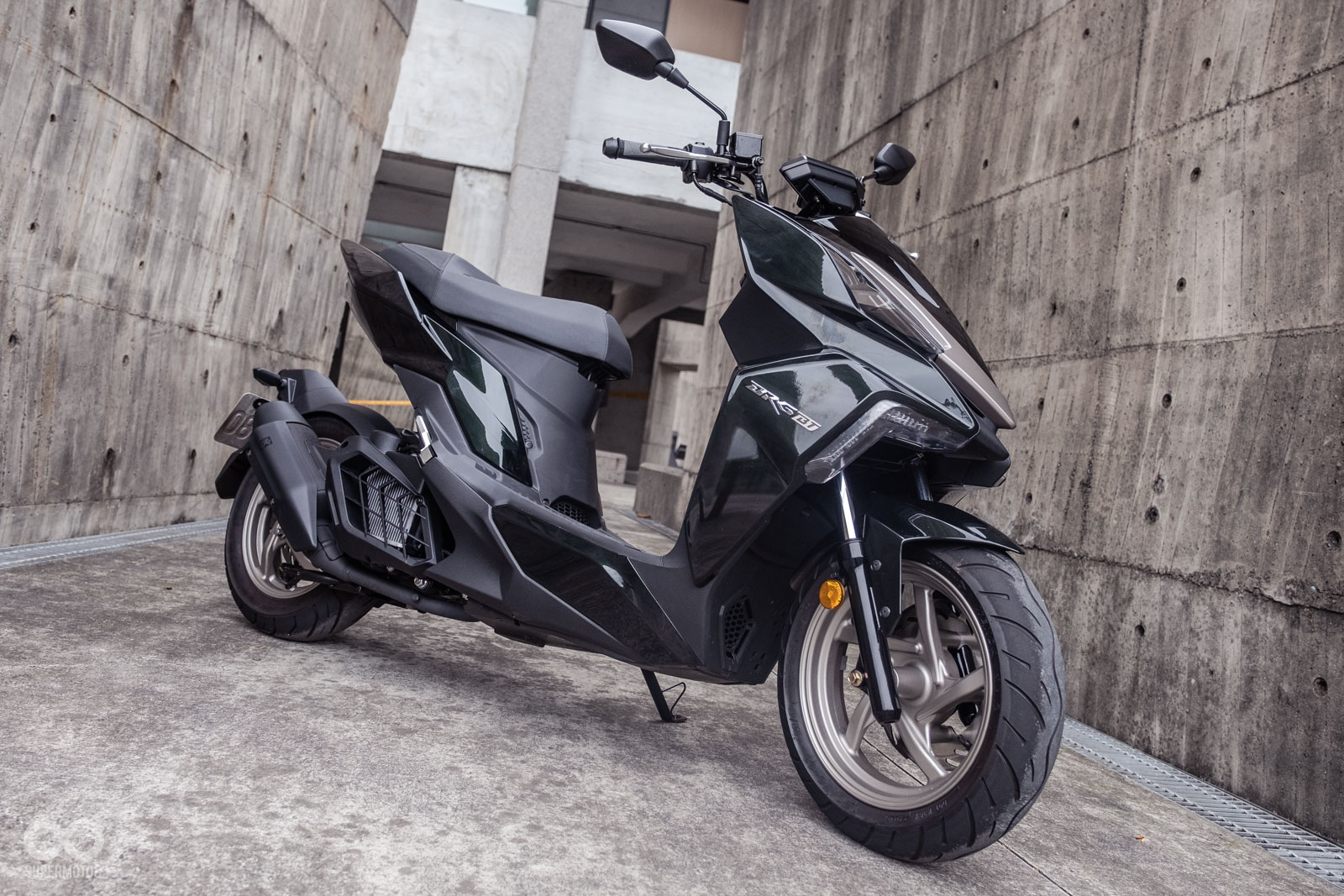 DRG 158的外型幾乎完整承襲「DRG概念車」的設計，視覺衝擊滿點！