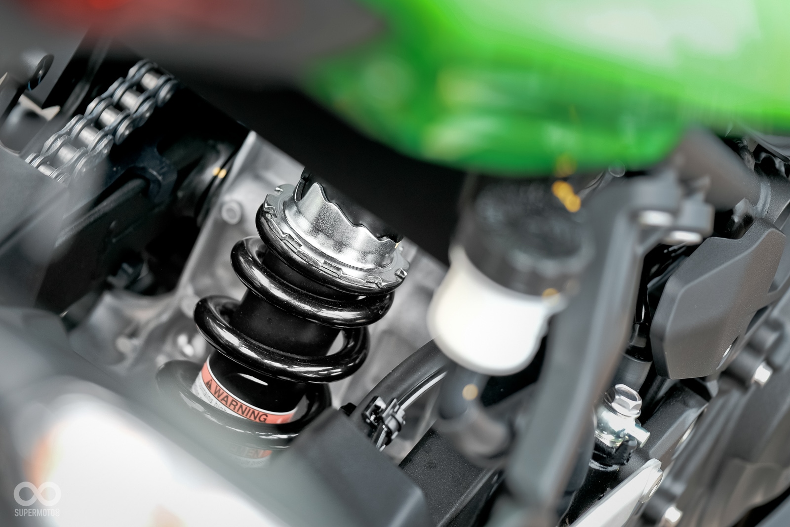 Uni-Trak多連桿後避震，並有五段預載可調