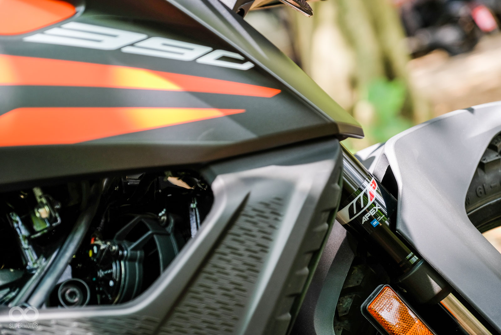 KTM 390 ADVENTURE配備相當豐富,前後避震皆採用WP可調製品