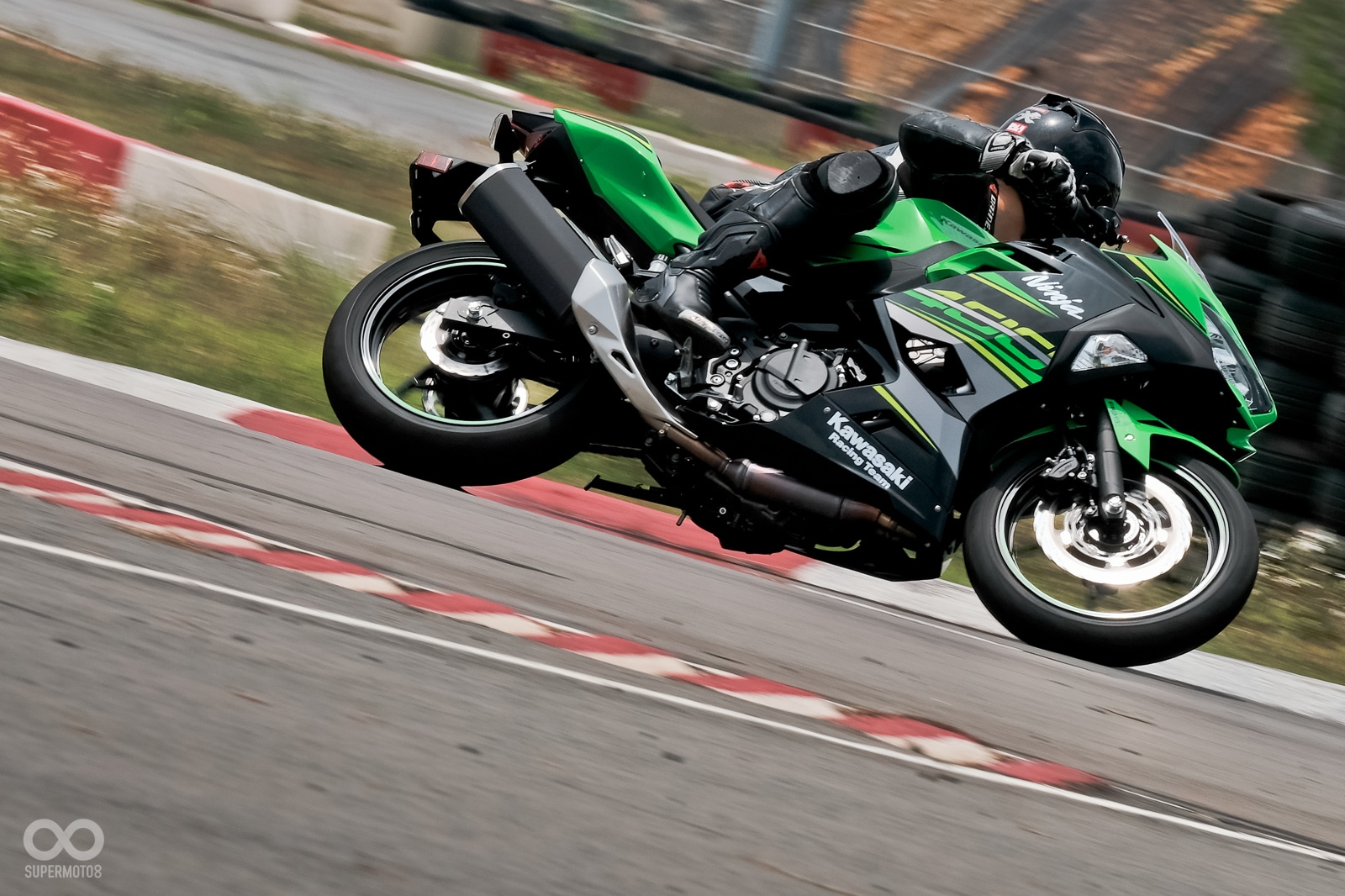KAWASAKI Ninja 400自從上市以來,即受到許多玩家青睞