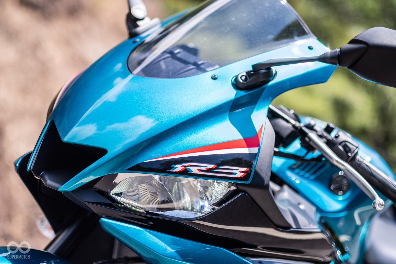 看看這個跟R6、R1類似的M型進氣口，真的很難讓人抗拒