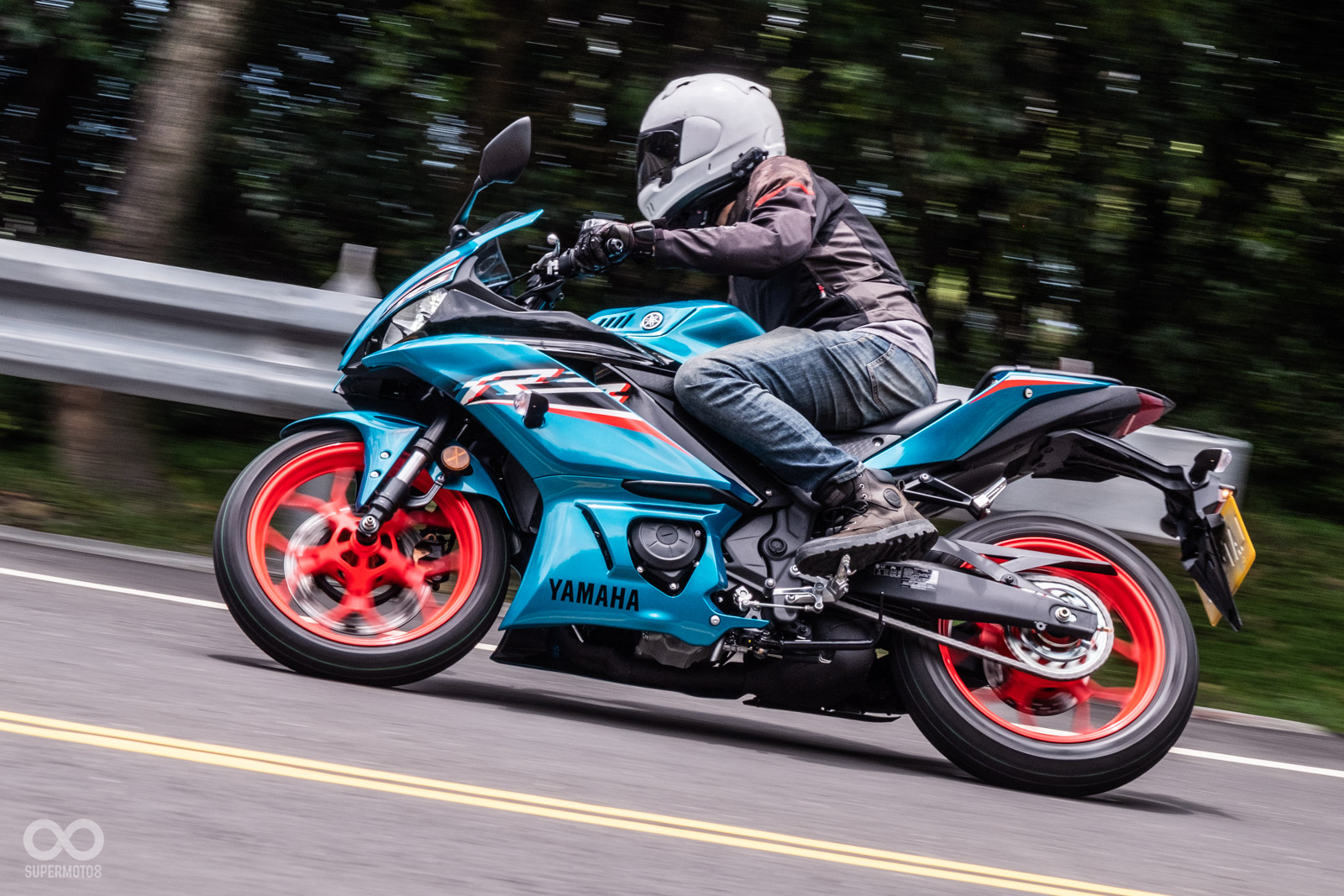 來到山路主場，YZF-R3終於可以放開手腳大顯身手