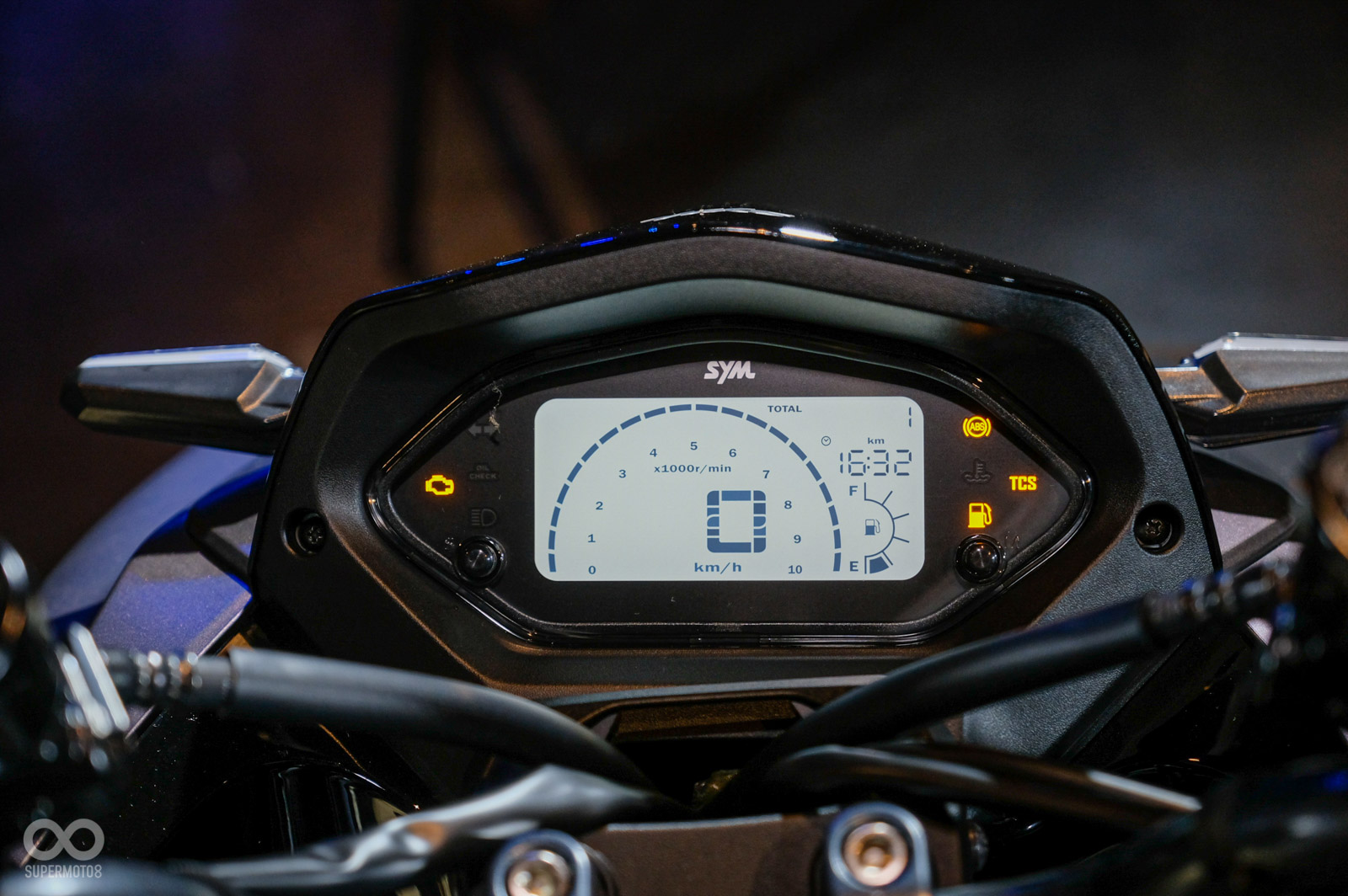 單色儀表資訊相當清晰