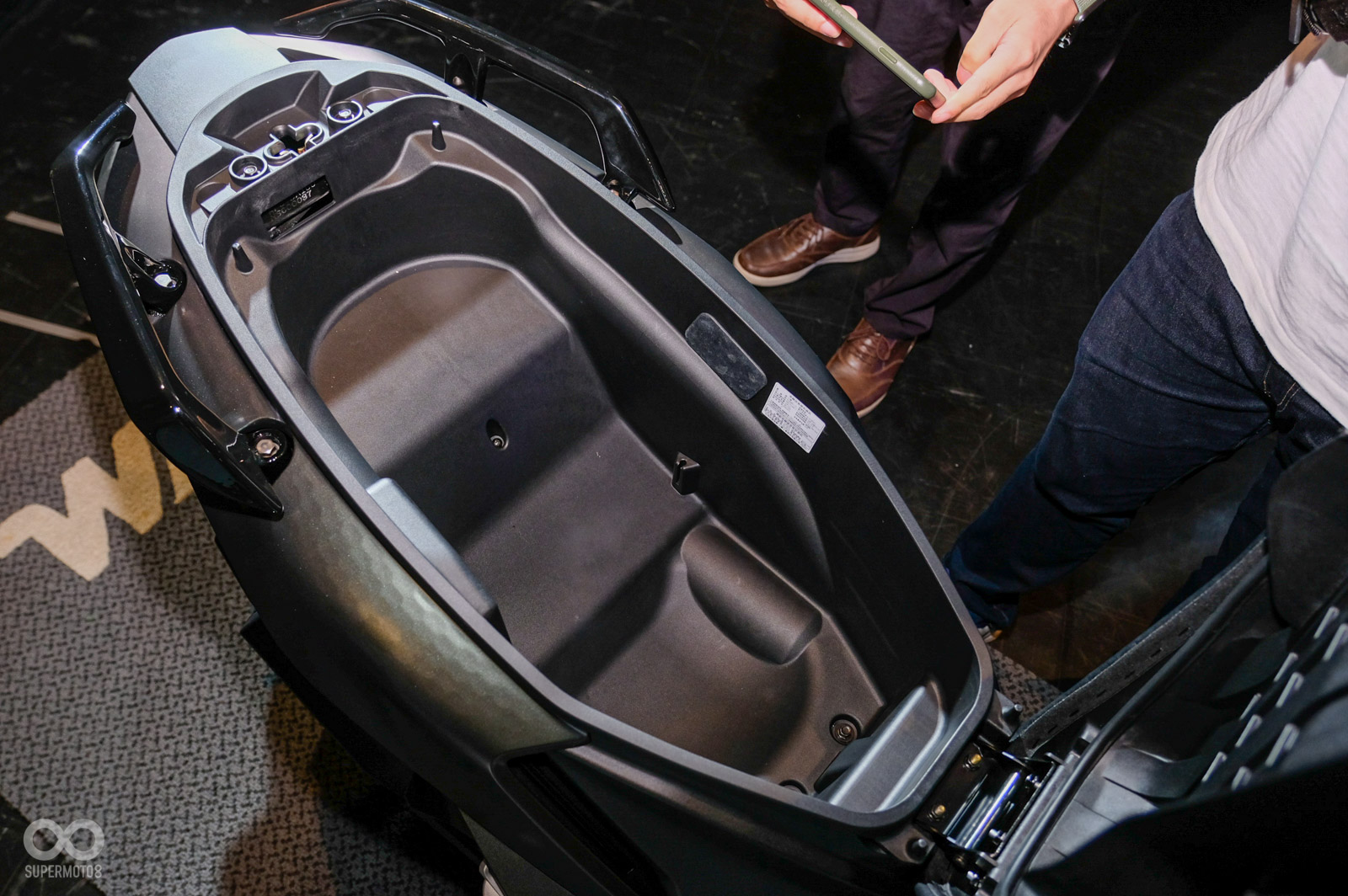 28L車廂空間，可放入XL安全帽