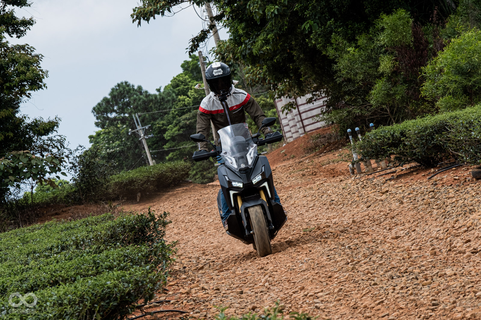 ADXTG的懸吊和獨特車架設定，在碎石路面上的吸震效果優異