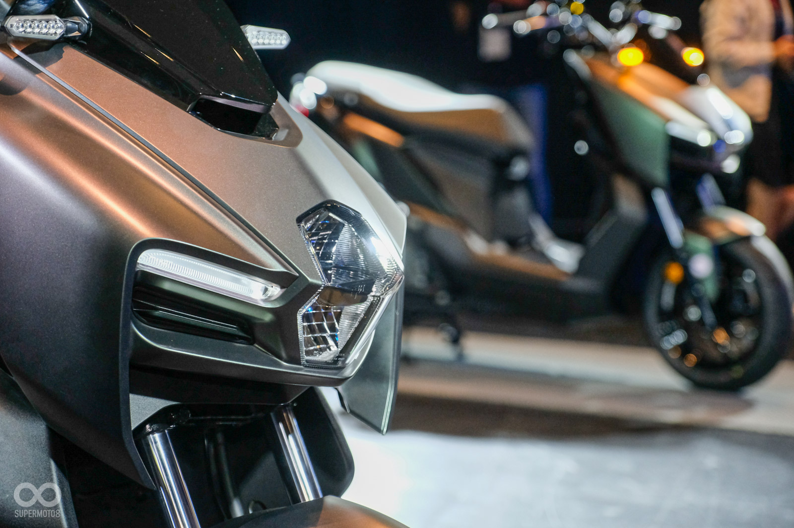 日行燈與中置頭燈全採用LED設計