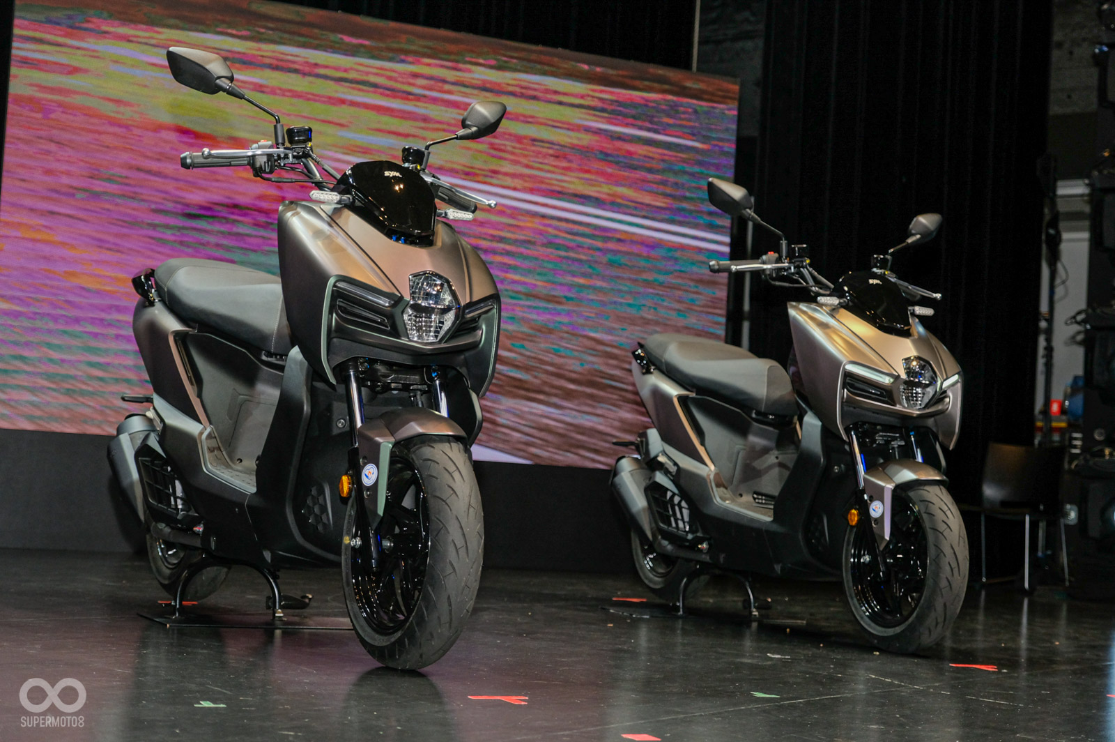 塗裝全數採用變色烤漆