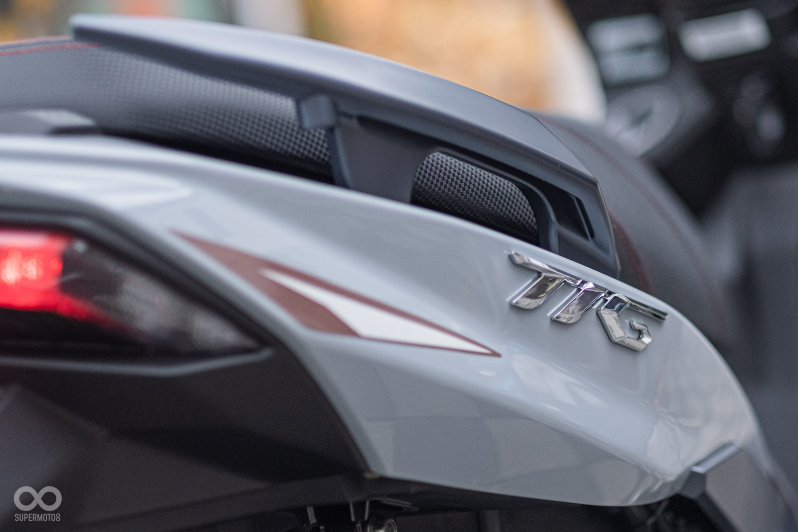 車尾側面有TIG字樣