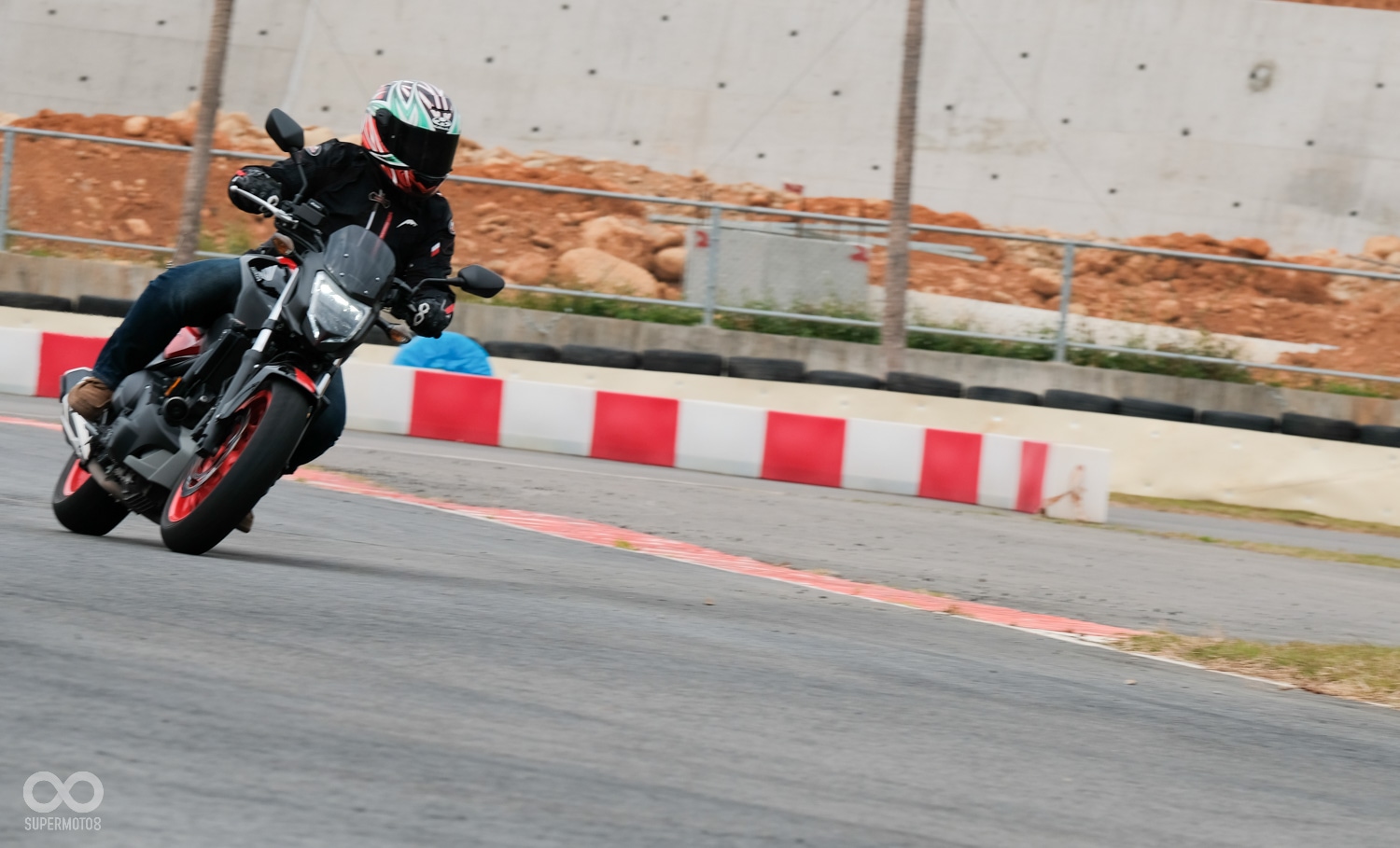 NC750S有優異的靈活性,但礙於輪胎等限制無法完全發揮