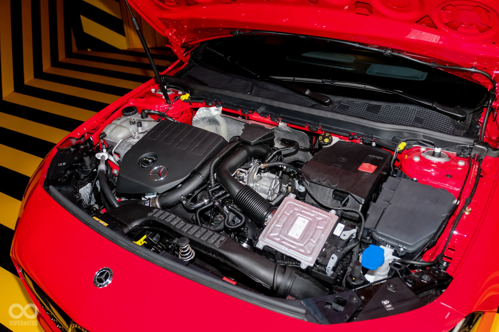 目前台灣販售車款分為三等級,1.4升渦輪引擎的A180/200分別有136/163hp最大馬力;2.0升渦輪引擎的A250則有224hp最大動力