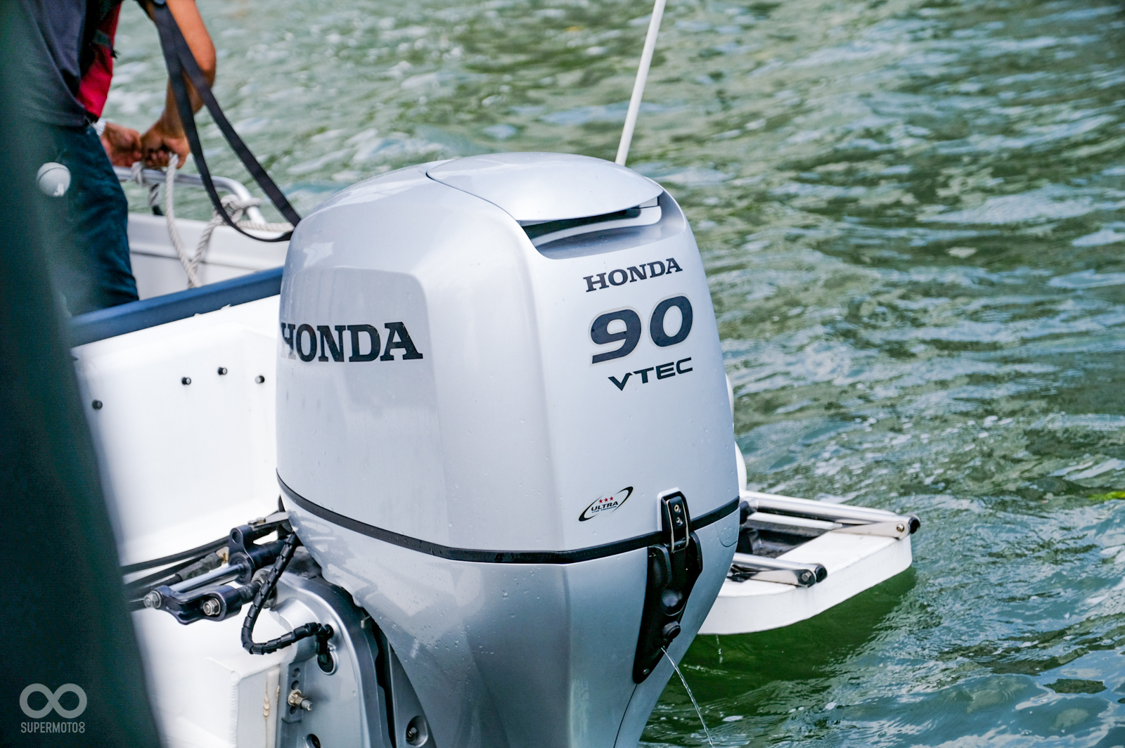 Honda近年四缸重機已經慢慢看不到的VTEC，居然在船外機上現身，真的讓人有些唏噓