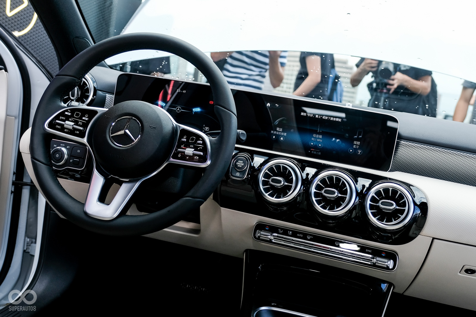 內裝質感大幅躍進,雙10.25吋螢幕為全新的家族識別