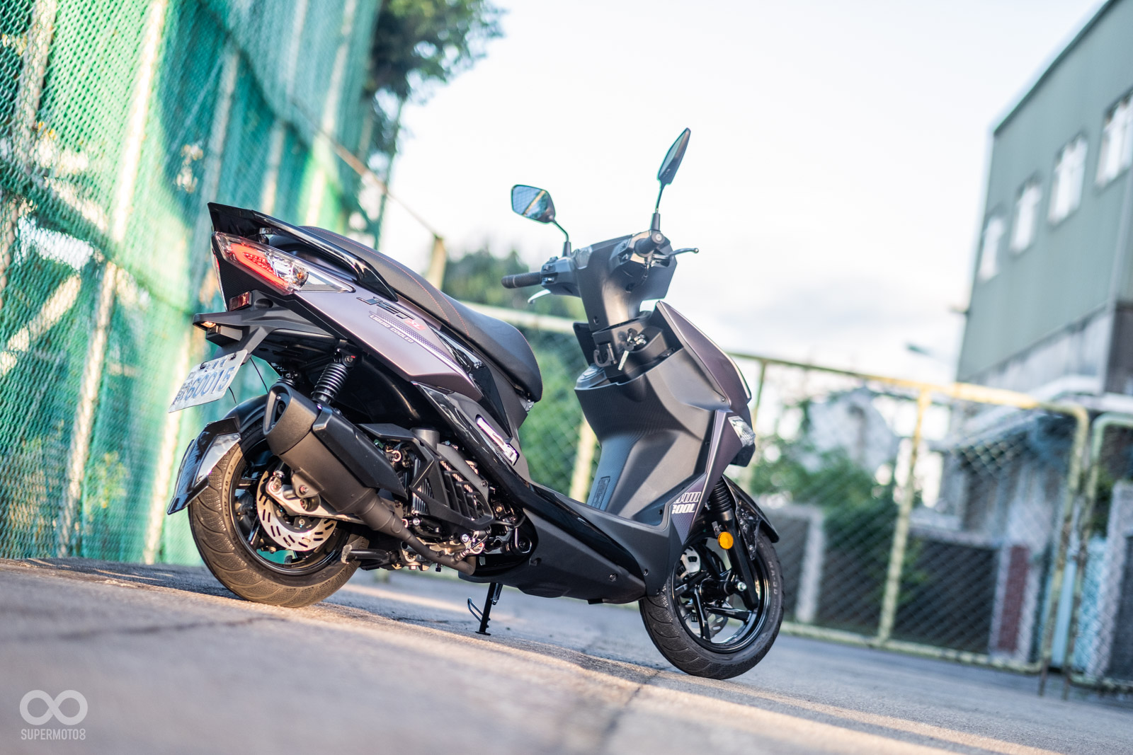 短翹的排氣管可以在近期的SYM多款車上見到