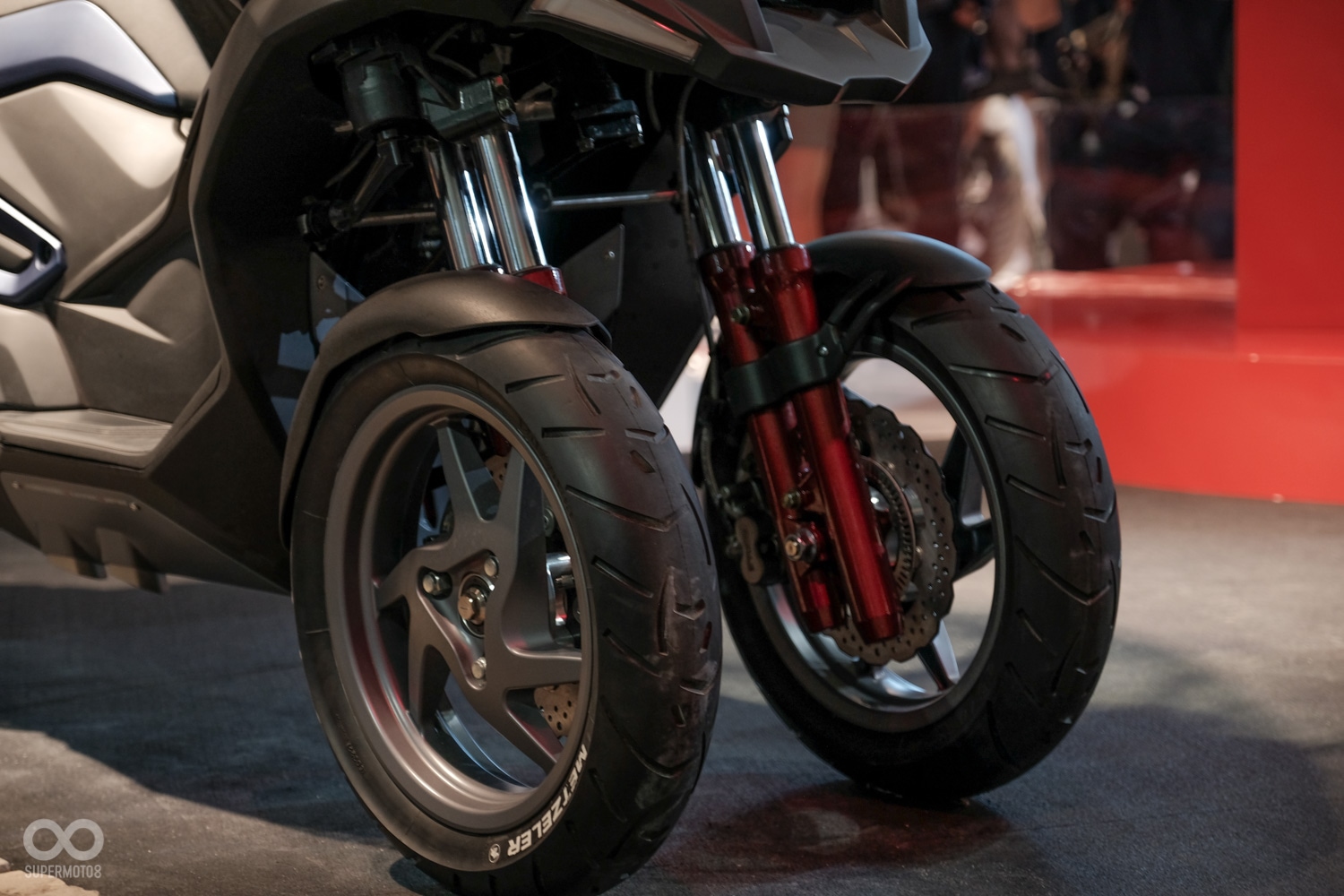 CV2、CV3主要的差異便是在於前輪機構設計上的不同,而這也將造就出不同的騎乘氛圍