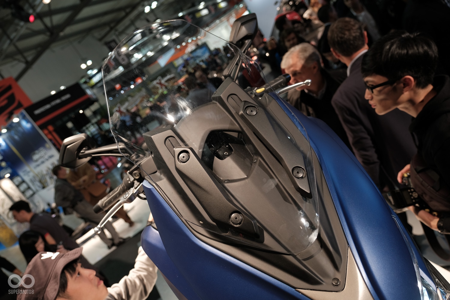 風鏡具備免工具高度調整功能,讓騎士能依需求或造型作出調整