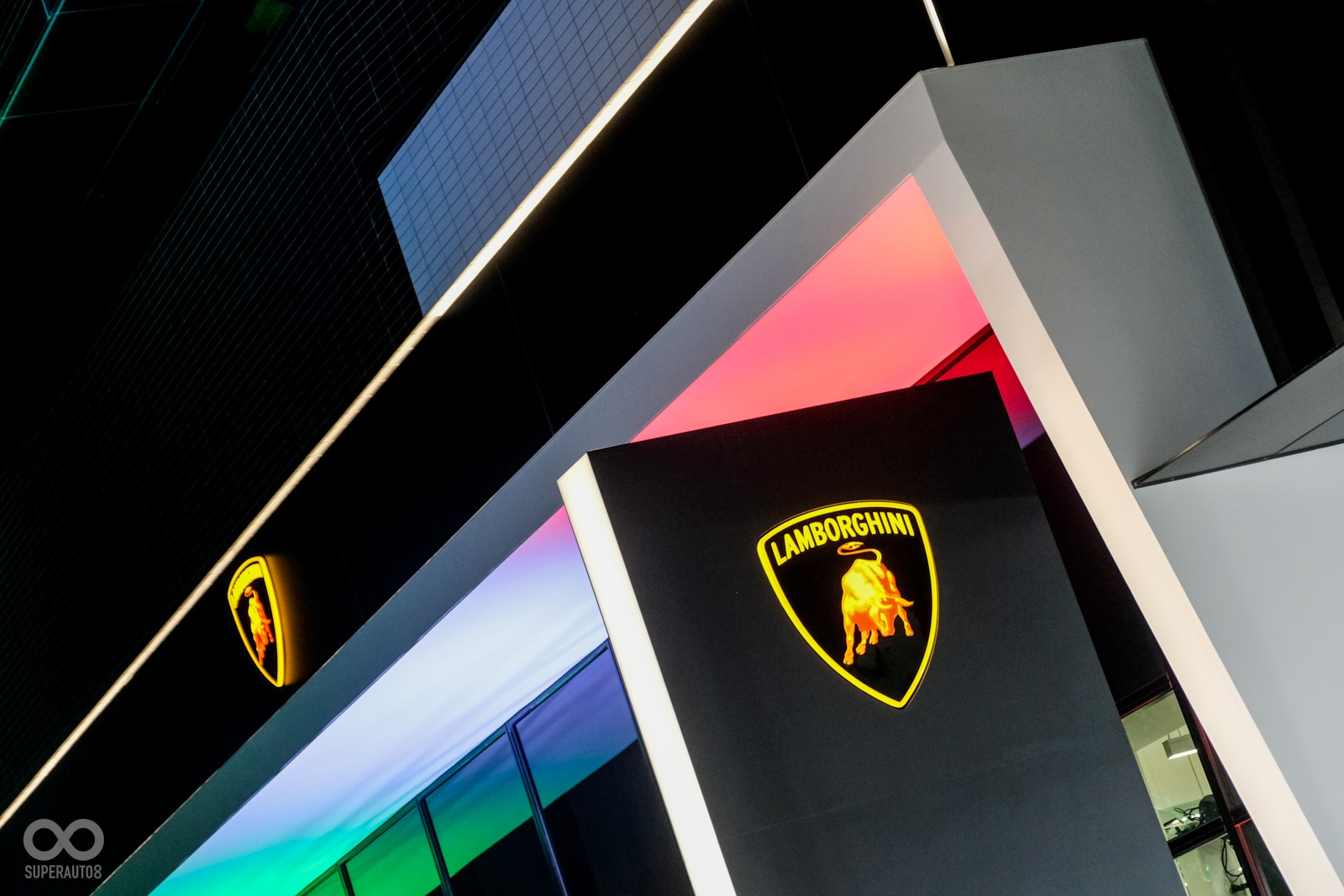 位於台中南屯區的展示間為Lamborghini總代理 嘉鎷興業自地自建的展示中心